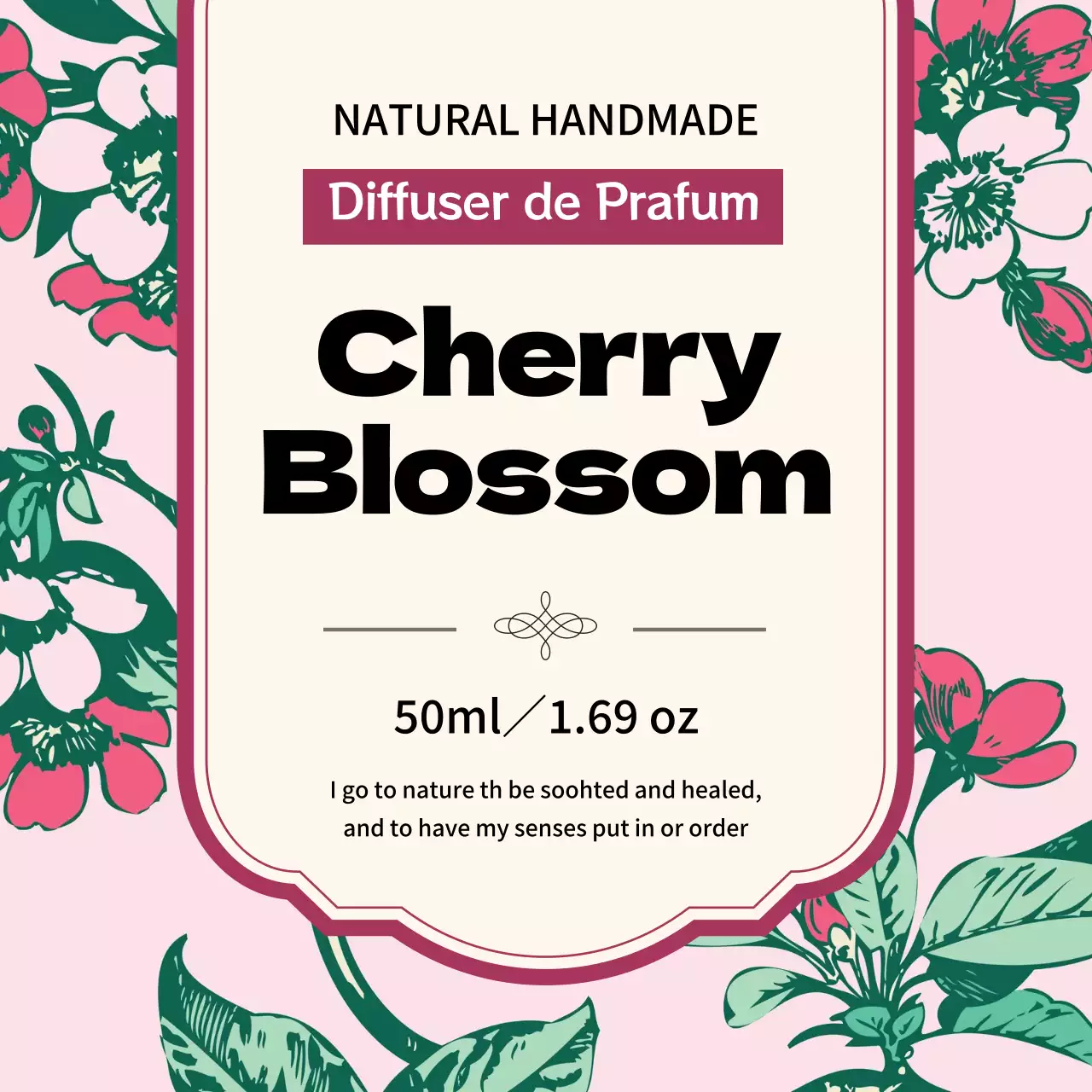 ピンクのイラストのヴィンテージ感のある香水ラベル