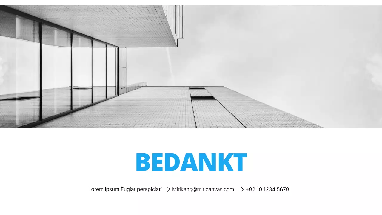 Eenvoudig bedrijf in wit en lichtblauw