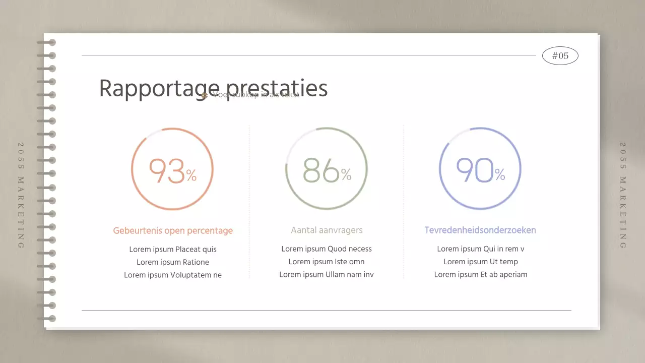Notulen van marketingstudies in een eenvoudig beige notitieboekje