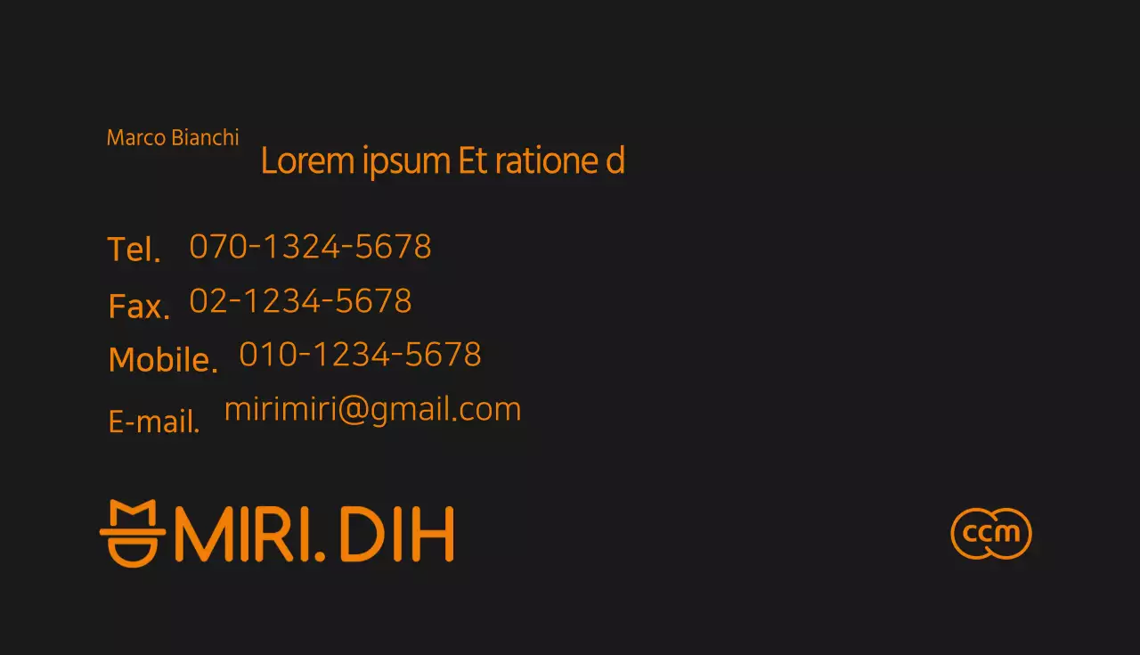 Biglietto da visita di design con un design semplice caratterizzato da testo e linee arancioni e nere