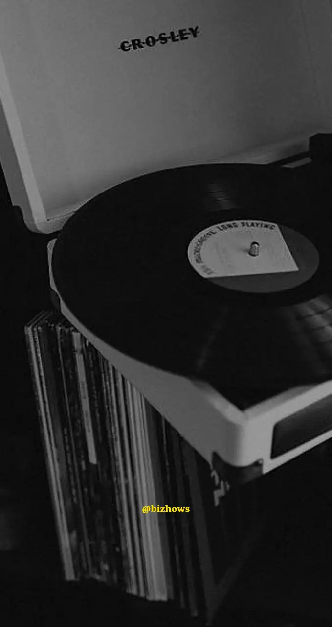 Mercadoria com conceito de fotografia a preto e branco de gira-discos sentimental
