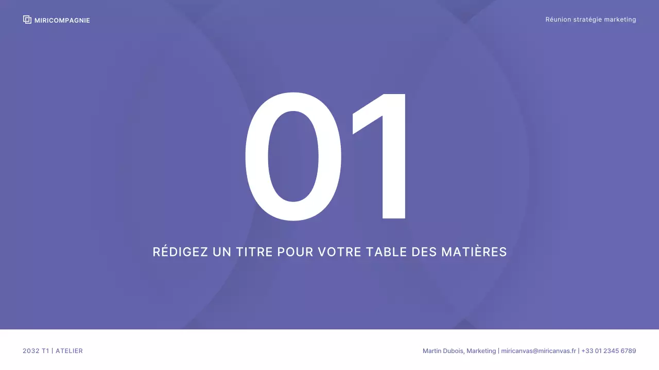 Atelier d'entreprise avec un schéma de couleurs nettes dans les tons baies et ferry