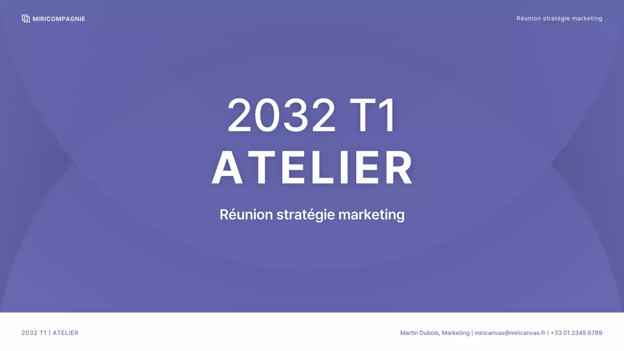 Atelier d'entreprise avec un schéma de couleurs nettes dans les tons baies et ferry