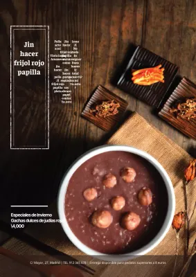 Promocionar el menú de invierno de un restaurante con una gran foto amarilla de fideos udon.