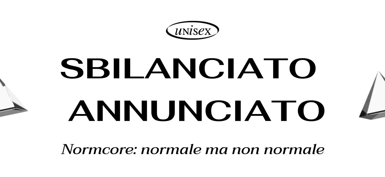 Un design semplice con una foto di scena in bianco e nero e il logo del centro commerciale Nomcore.