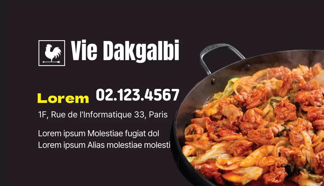 La photo jaune met en valeur les côtes de poulet d'un restaurant propre