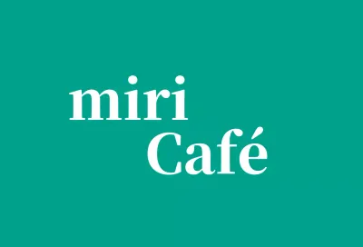 Cafe Ballette sobre fondo turquesa con logotipo en inglés