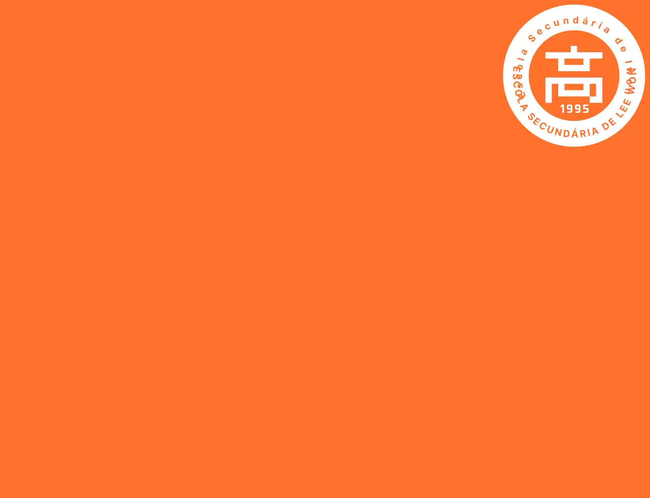 T-shirt do pessoal do festival do liceu num estilo de logótipo com emblema em laranja e branco