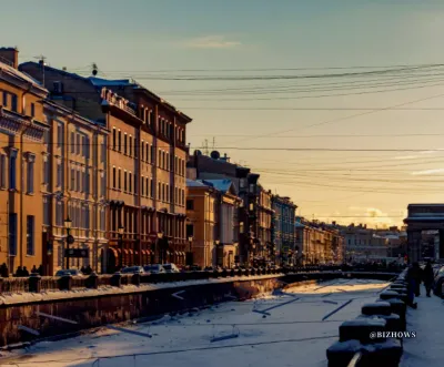 Emocionantes fondos de paisajes urbanos al atardecer