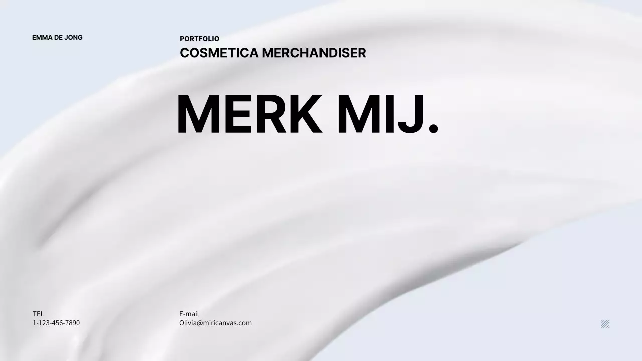 Eenvoudige cosmetica MD portfolio in lichtblauw en zwart