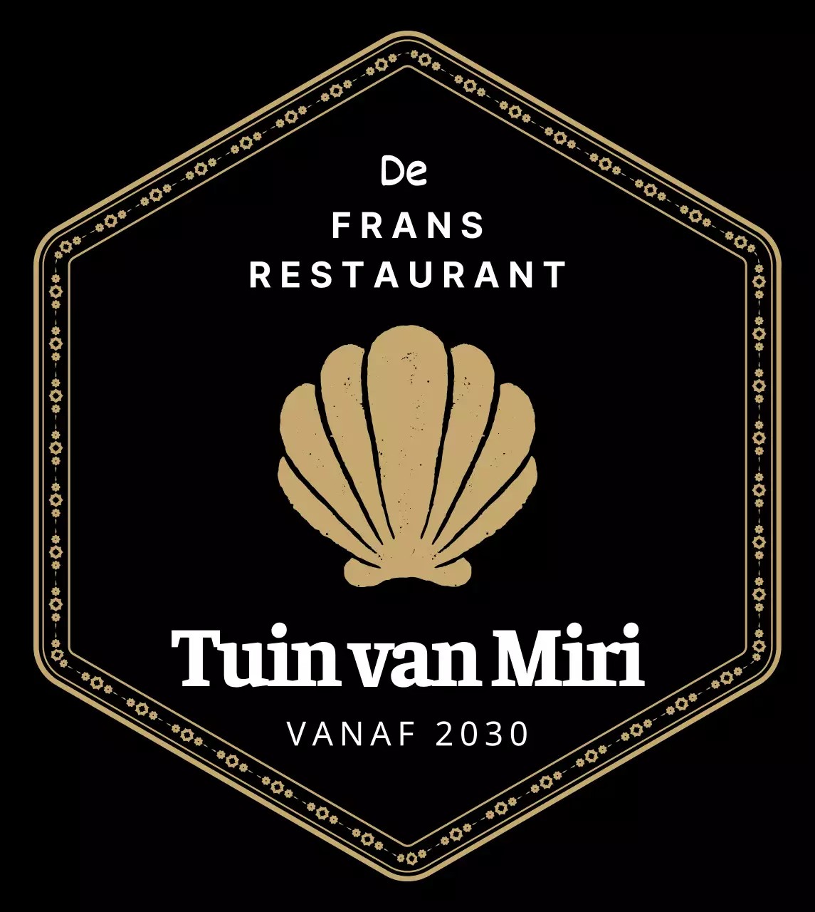 Frans restaurant met een sierlijke gouden omlijsting