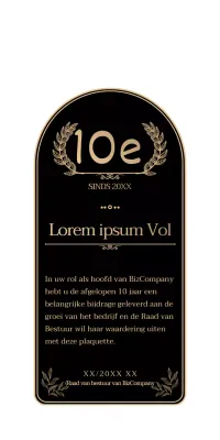 Een eenvoudige, emotionele jubileumviering in zwart en goud