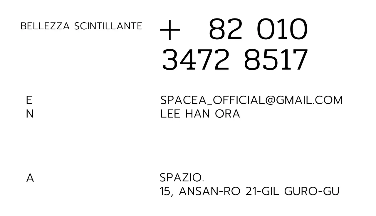 Biglietto da visita con logo inglese e lettera A su sfondo viola