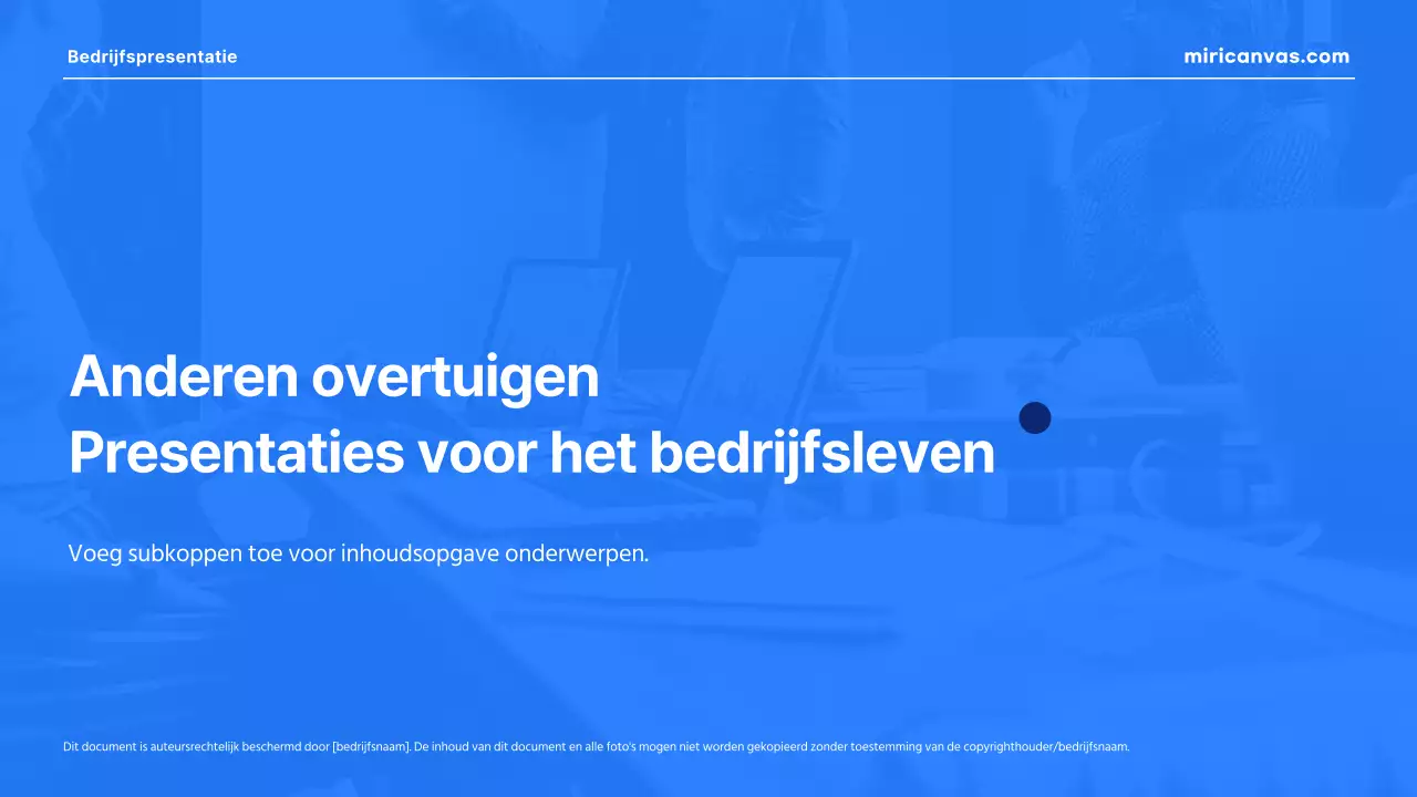 Een moderne bedrijfspresentatie in blauw en wit