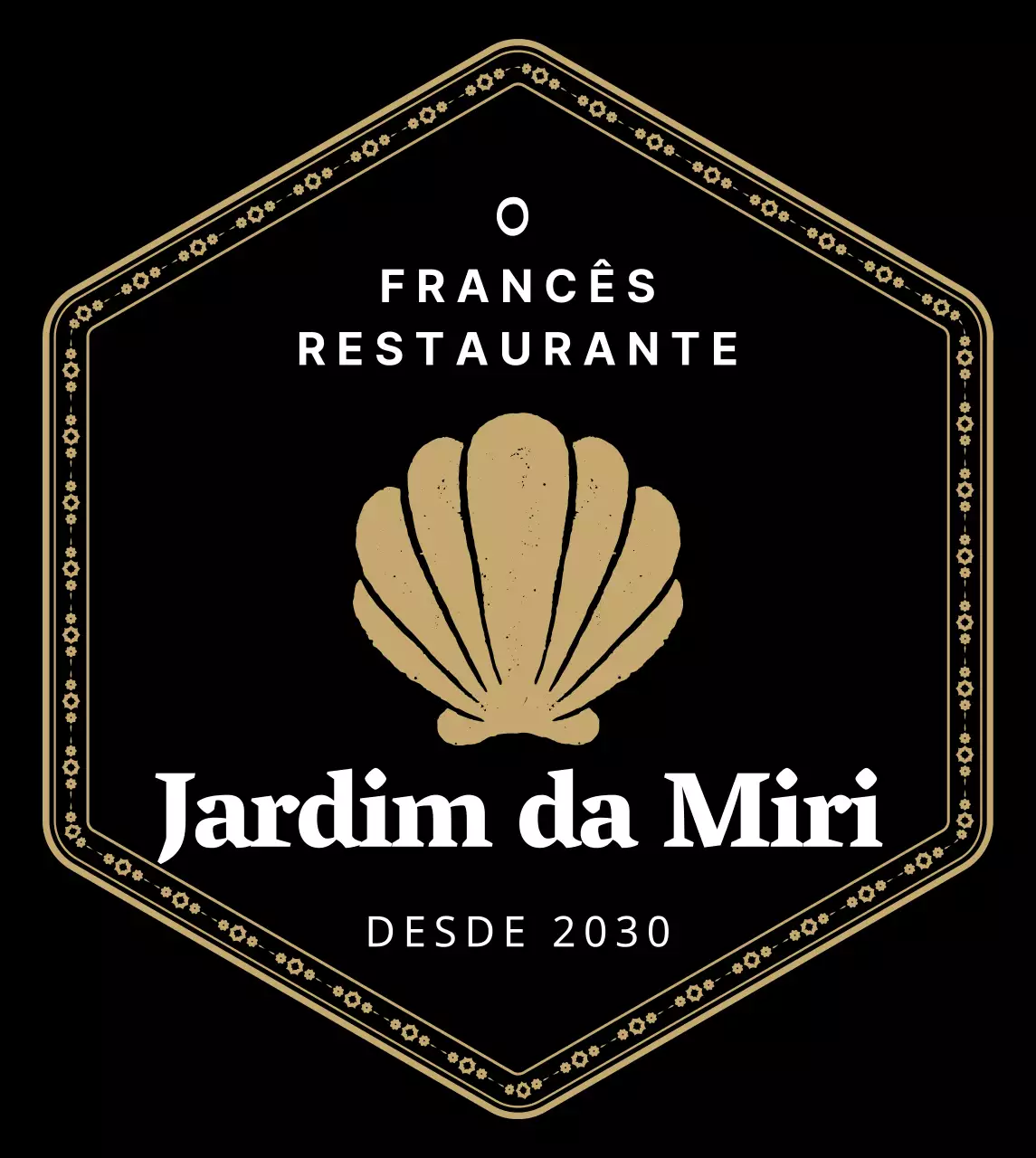 Um restaurante francês com uma moldura dourada ornamentada