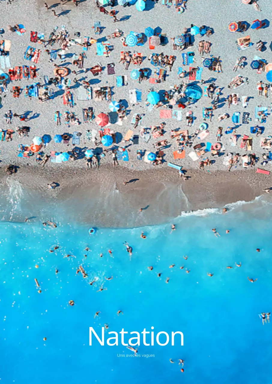 Pour les intérieurs d'été avec des mers bleues et des gens sur la plage