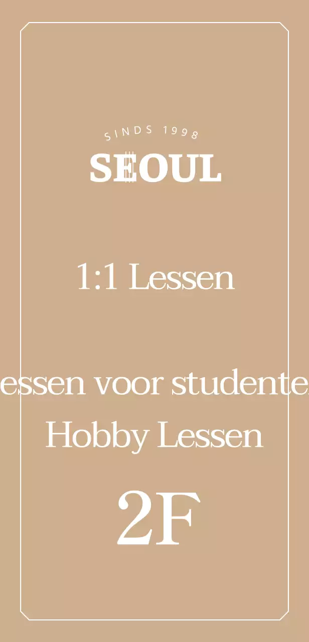 Bewegwijzering met een stijlvol pianoschoollogo op een gouden achtergrond