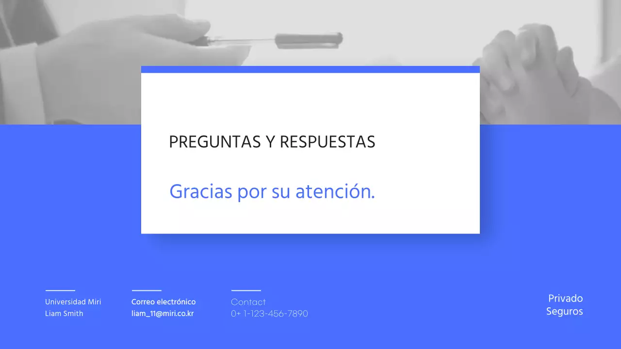 Una sencilla presentación de seguros en azul y azul claro