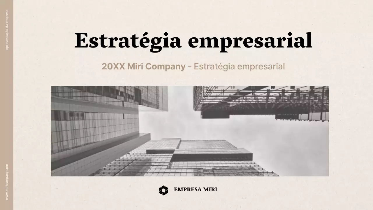 Relatório de estratégia empresarial com textura de papel bege