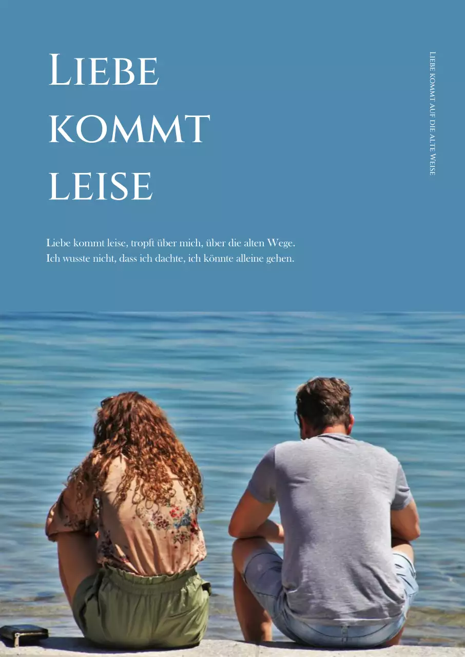 Rückenansicht eines Mannes und einer Frau, die am Strand sitzen Atmosphärisches Interieur