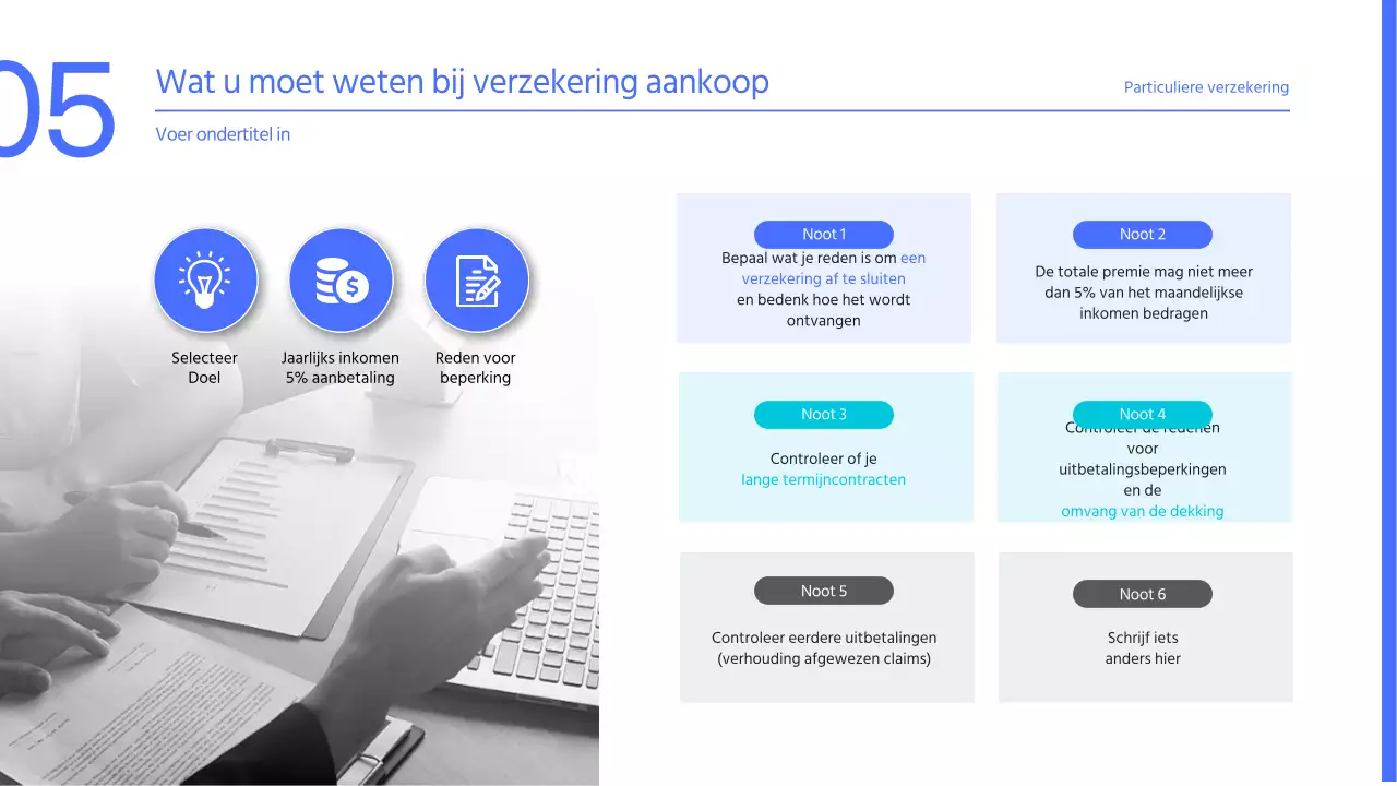 Een eenvoudige blauwe en lichtblauwe verzekeringspresentatie