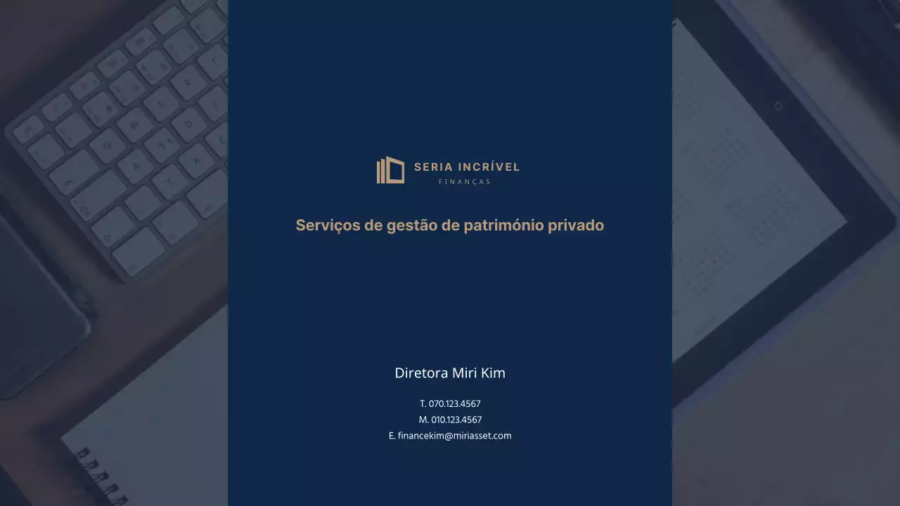 Um guia de consultoria em planeamento financeiro pessoal em azul-marinho e bege