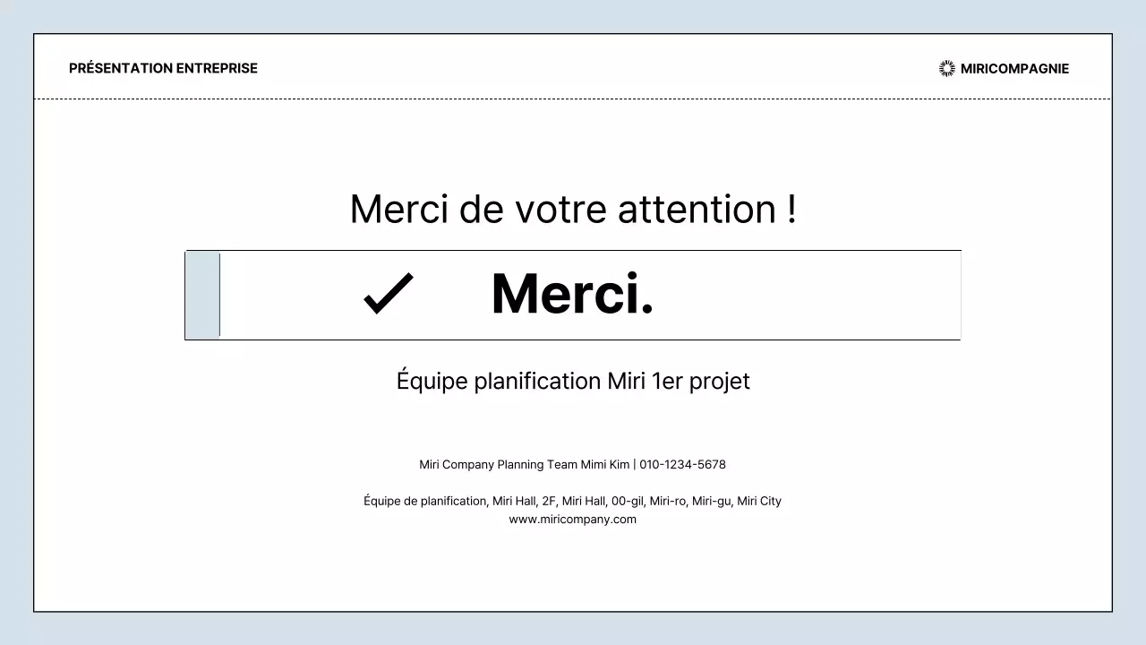Rapports d'activité épurés en bleu clair et noir