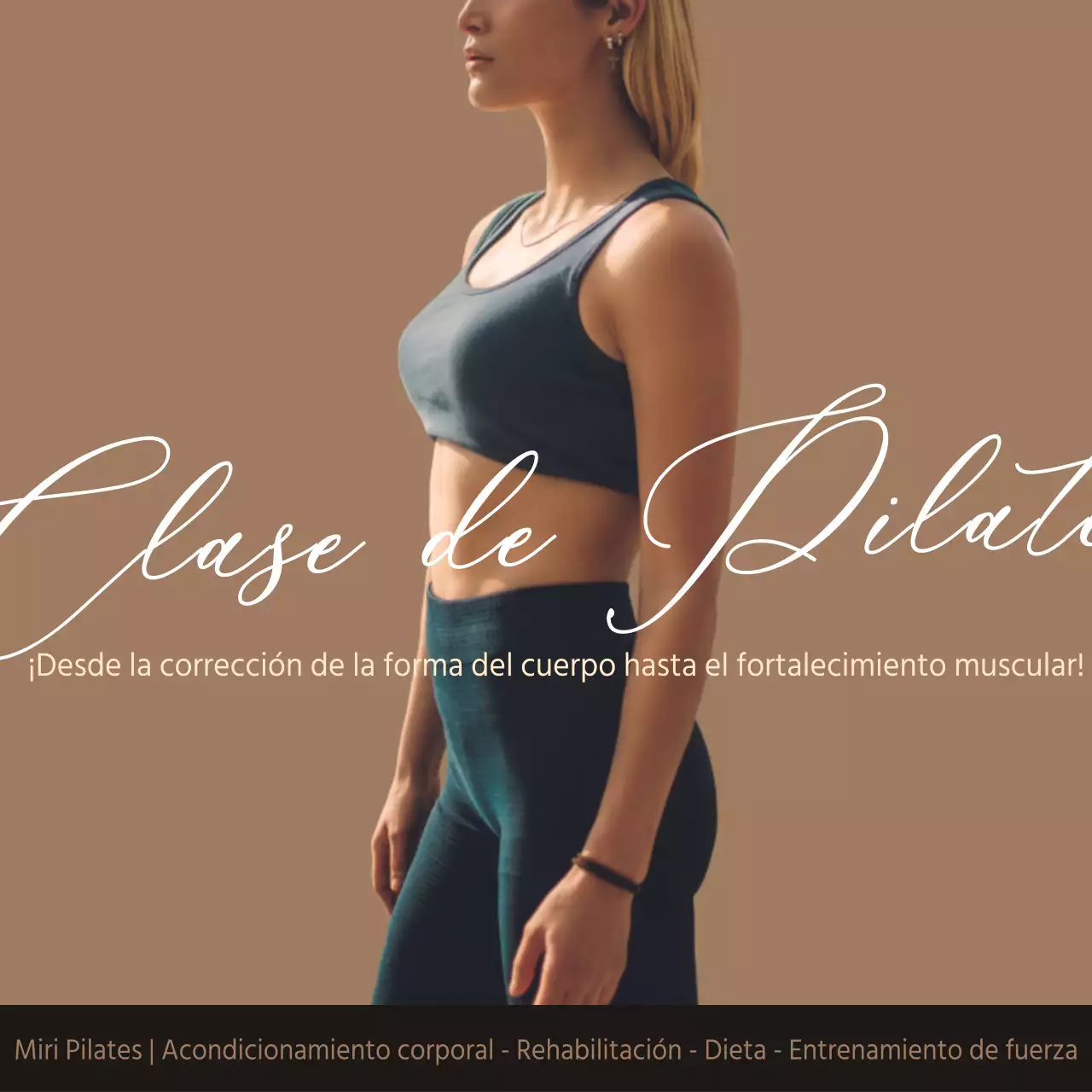 Mujer en chándal sobre fondo beige