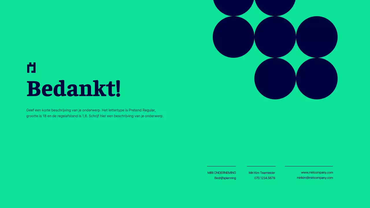 Eenvoudig prestatierapport voor de eerste helft met marineblauwe en groene cirkels