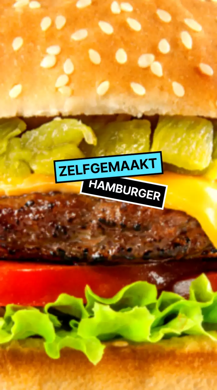 Blauw en zwart gelabelde handgemaakte hamburgers