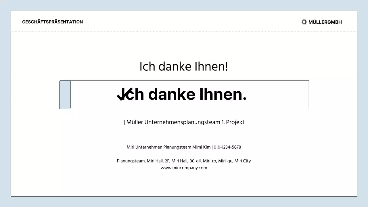 Saubere Geschäftsberichte in Hellblau und Schwarz