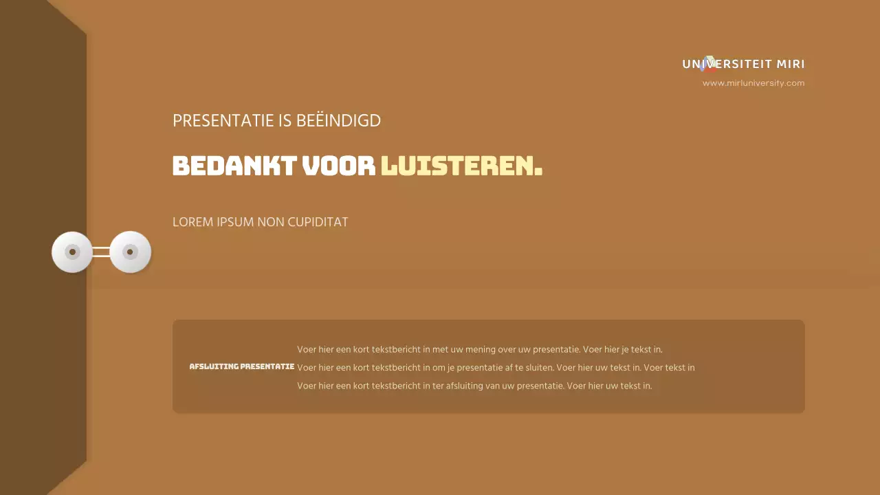 Keurig bedrijfsonderzoek in een bruine aktetas