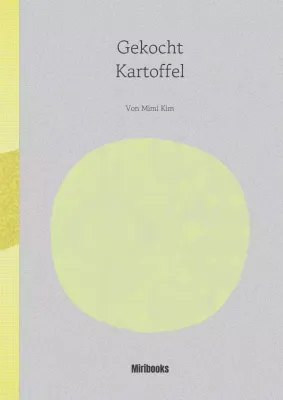 Aquarellaufsatz über eine gekochte Kartoffel auf grauem, strukturiertem Hintergrund