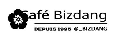 Articles de café avec un logo noir et fleuri et le nom du café.