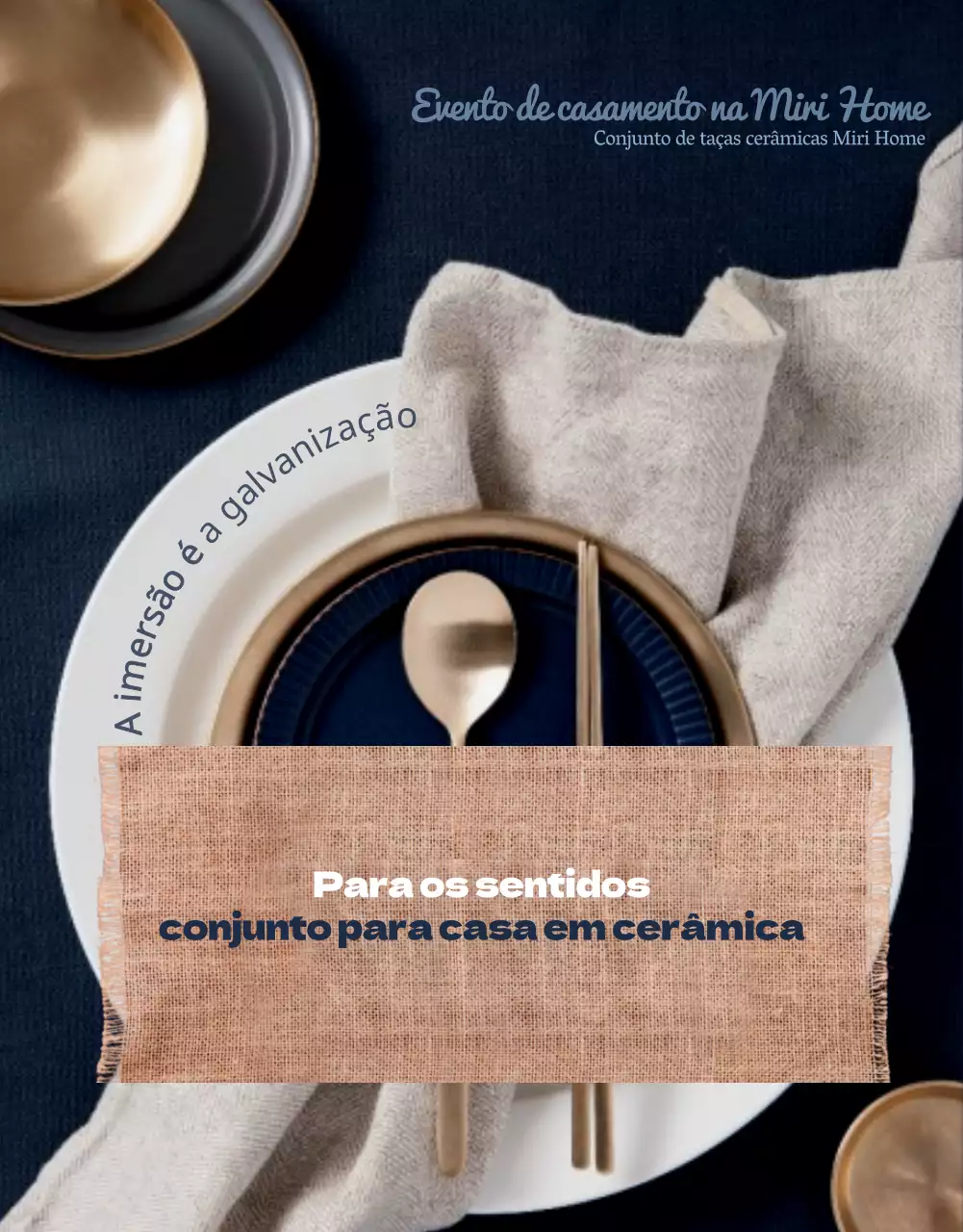 Um evento de regresso à casa em cerâmica para recém-casados com uma cozinha azul-marinho e natural.