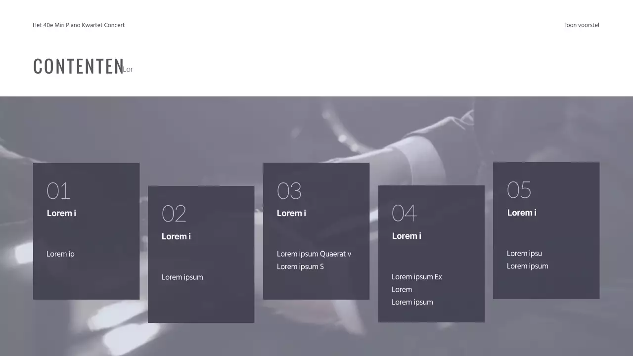 Een programma voor een pianorecital in rustgevende paarse pasteltinten.