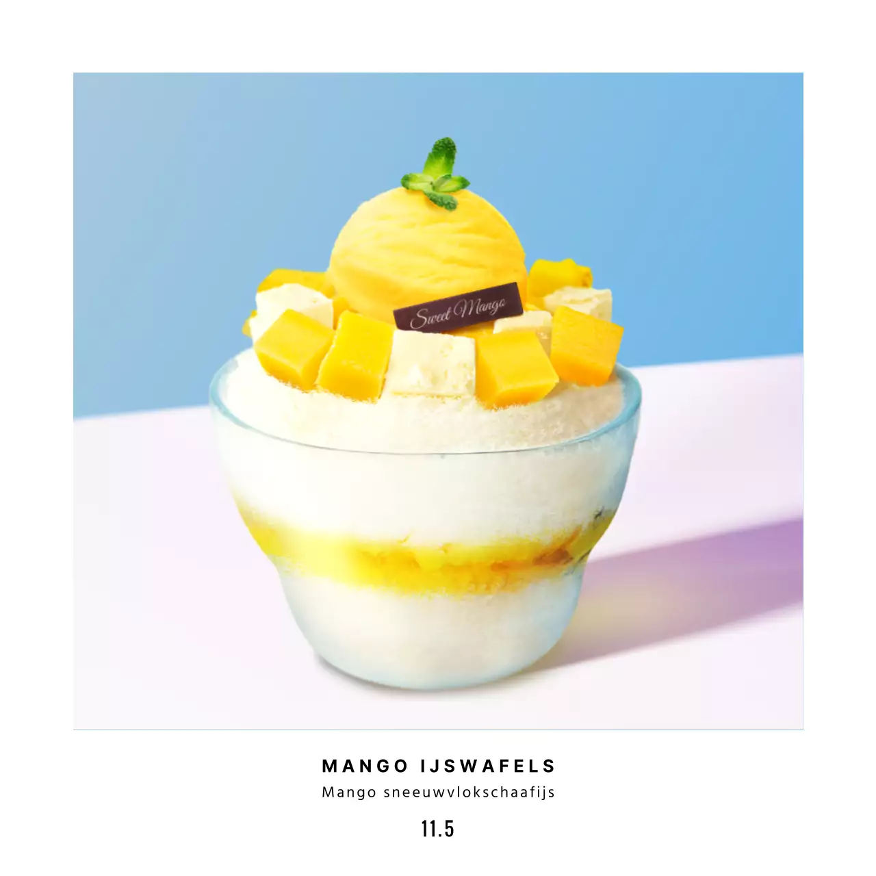 Mango schaafijs in blauwe minimalistische stijl