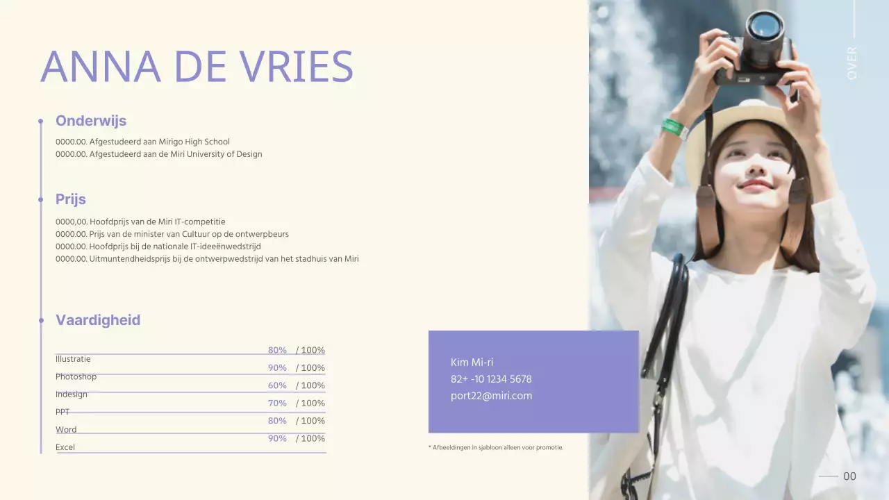 Een strakke, mauve en beige portfolio voor de voorbereiding van een student op een baan