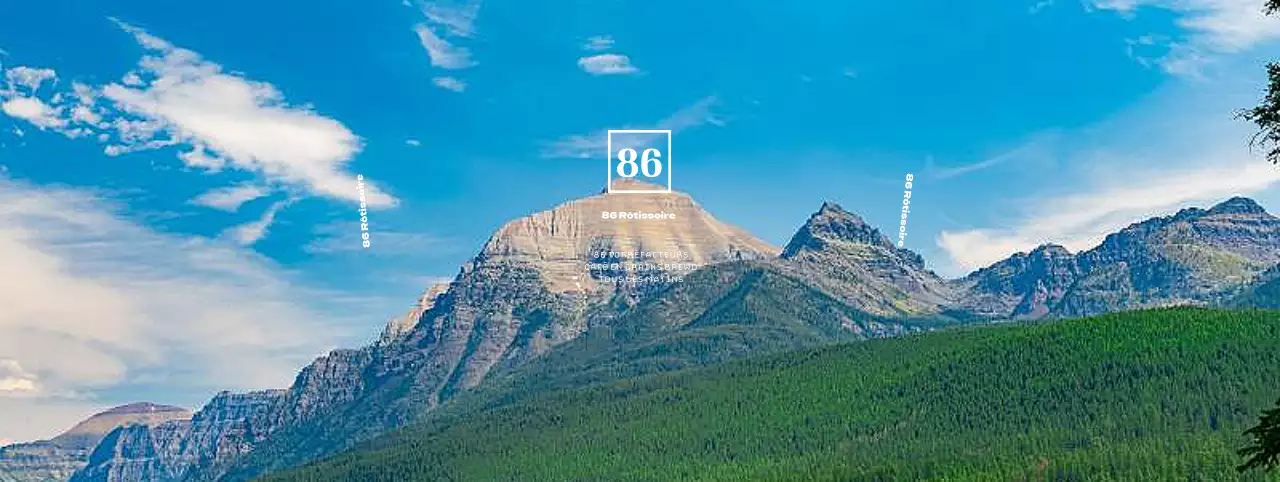 Faites la promotion de votre café avec une montagne luxuriante en toile de fond