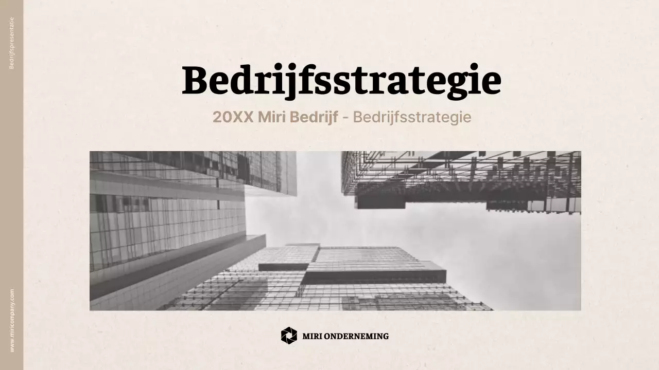 Rapport over bedrijfsstrategie met beige papiertextuur