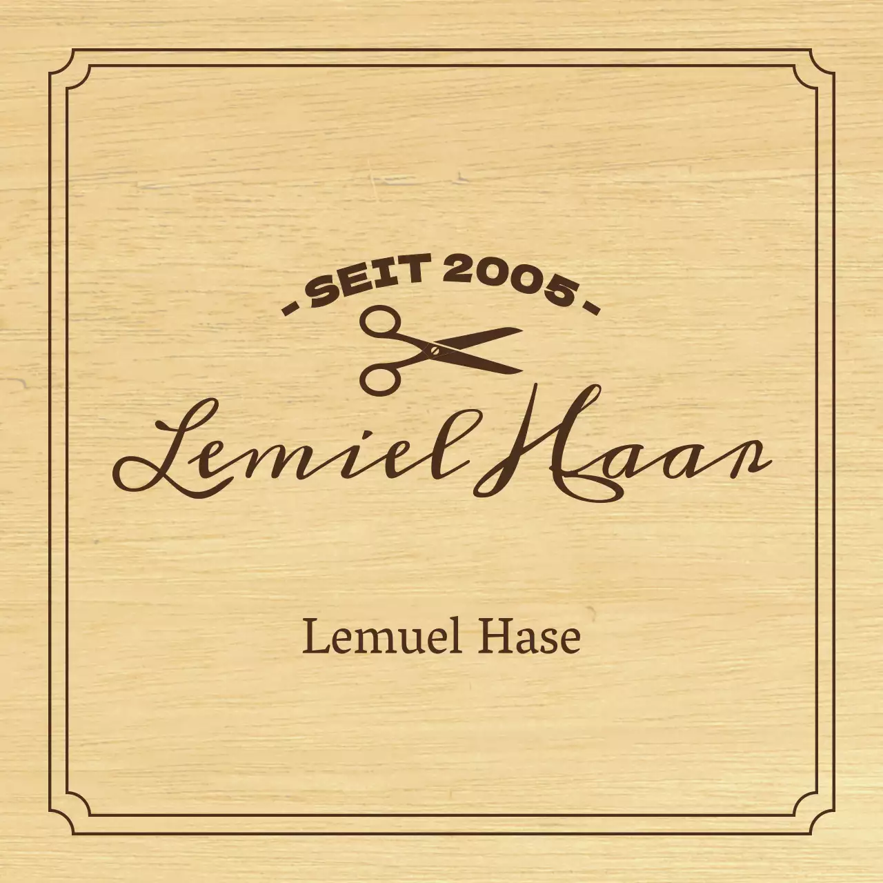 Ein klassisch anmutendes Friseurschild mit schwarzem Text und einer Scherenillustration