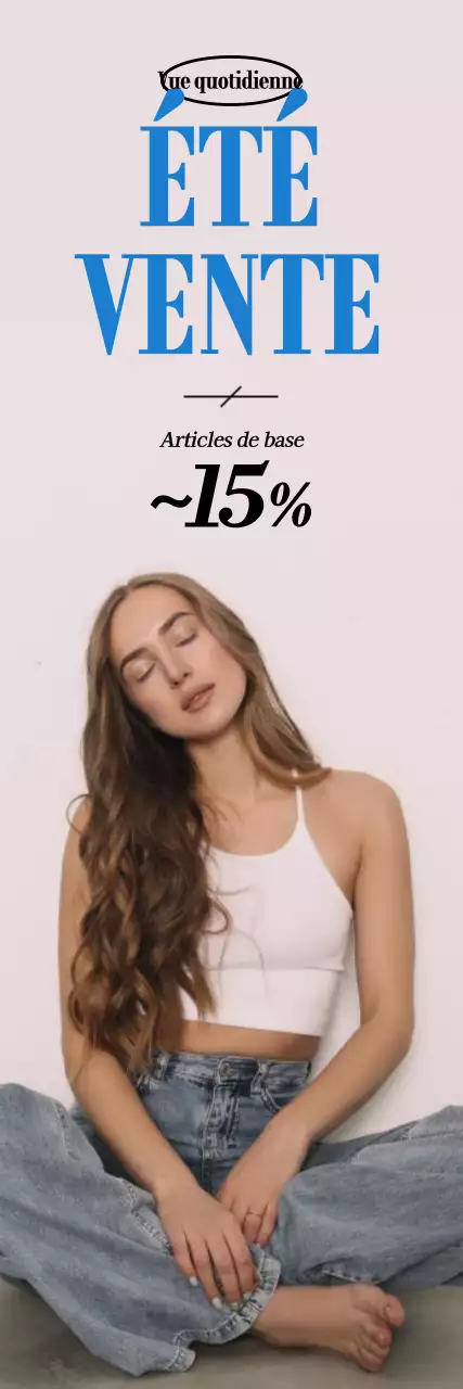 Modèle de vêtement assis sur le sol sur fond gris