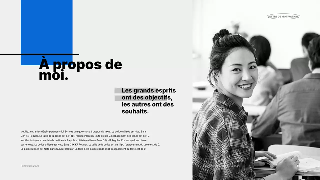 Un portefeuille bleu et organisé