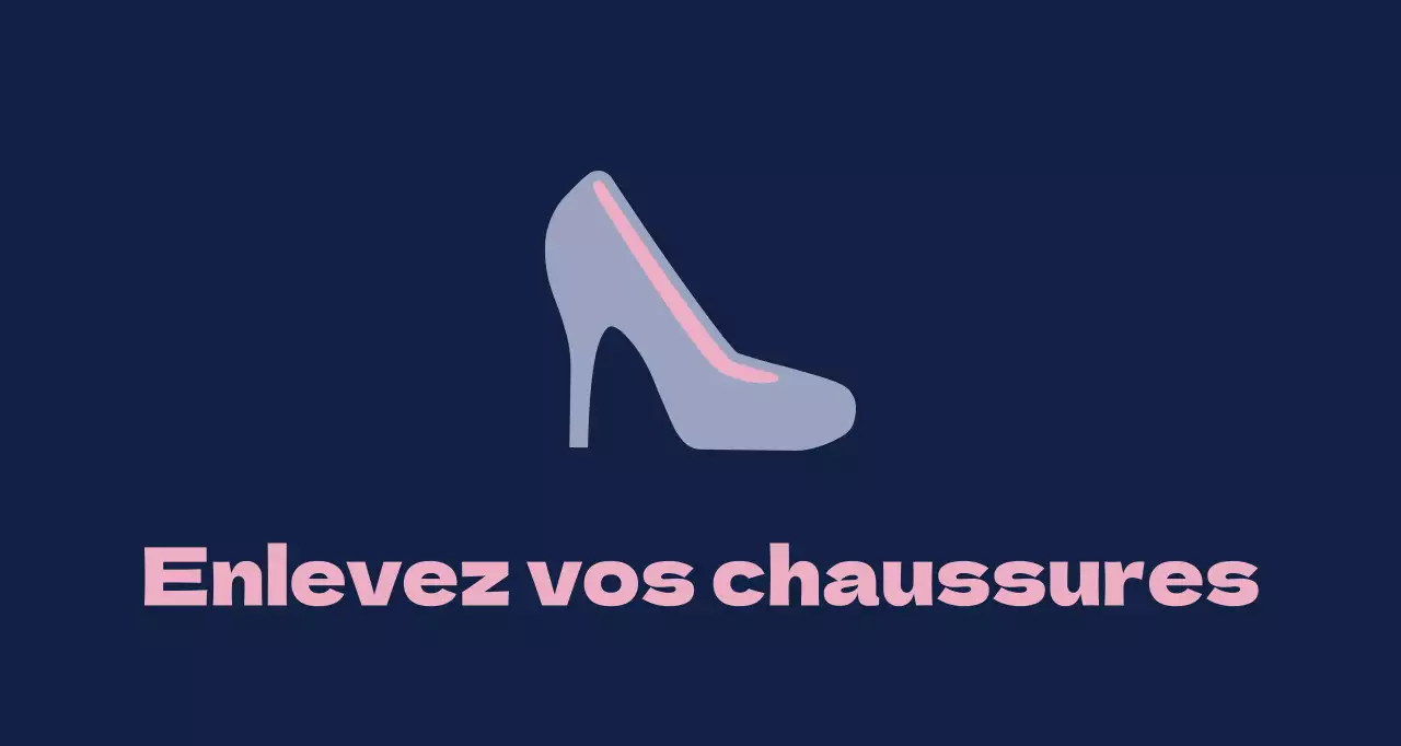 Chaussures de ballet sur fond bleu marine avec un panneau demandant d'enlever ses chaussures.