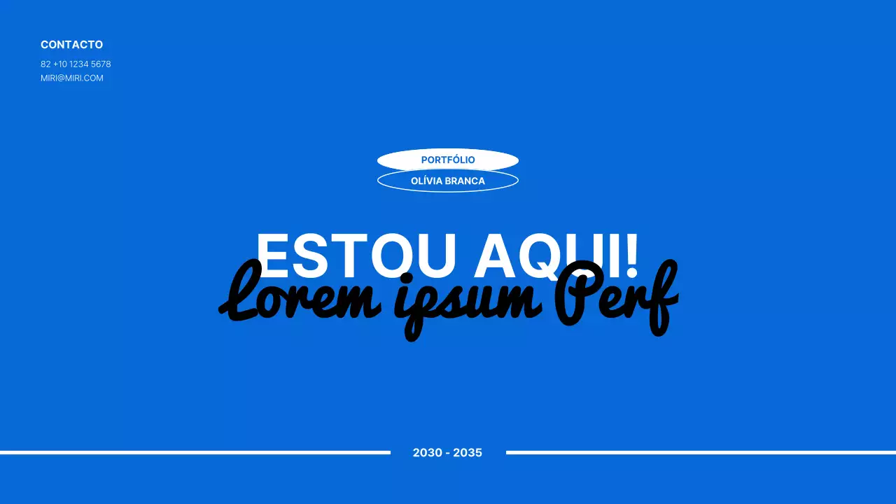 Uma carteira azul e organizada