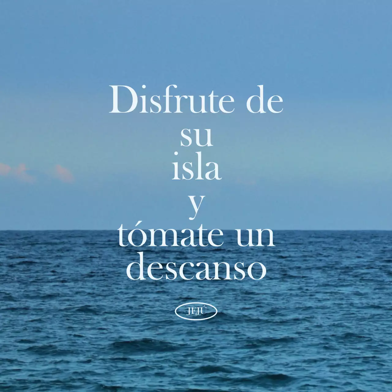 Diseñe un producto turístico de texto emocional con una foto del océano como telón de fondo.