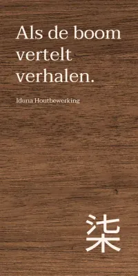 Houten werkplaatsontwerp met kanji-accenten in een lichtbeige tekststijl