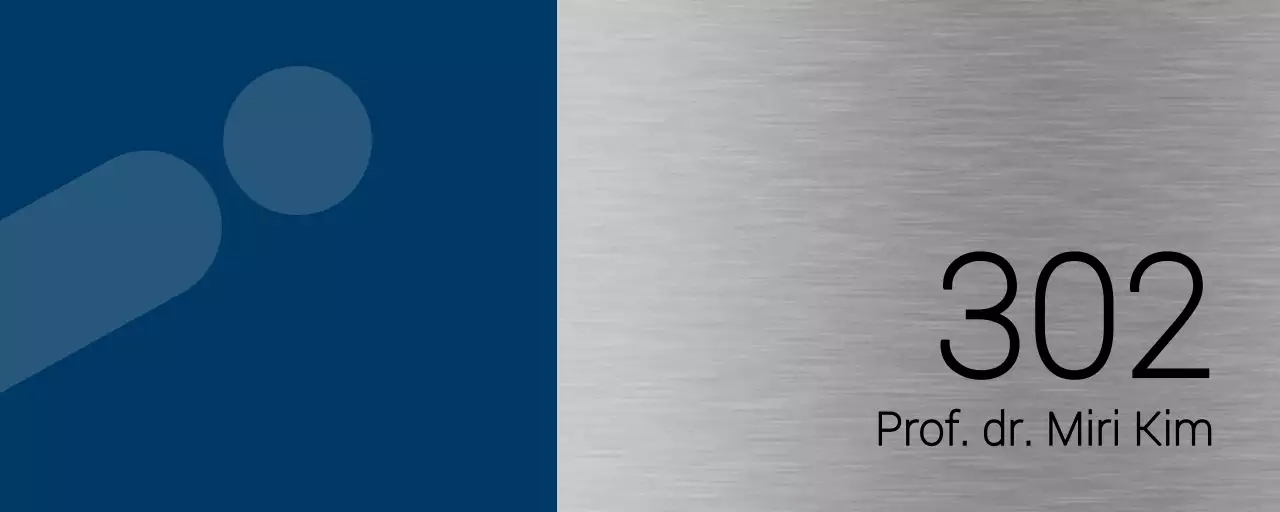 Universitaire klasnamen met eenvoudige blauwe en zwarte vormen als accenten