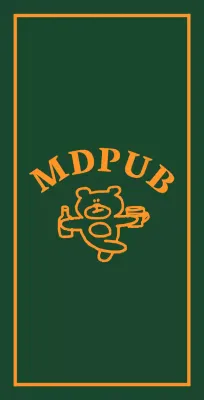 Guirlande verte avec bordure jaune représentant un ours en peluche tenant une bouteille d'alcool.