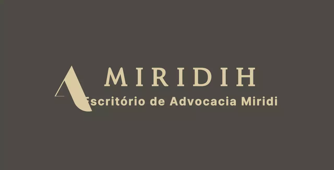 Uma balsa castanha de aspeto elegante e dispendioso com o logótipo e o nome do seu escritório de advogados.